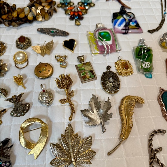 Lot Of 128 VINTAGE TO NOW JEWELRY w/ Marked Pieces Necklaces Earrings,etc HUGE - Picture 8 of 12